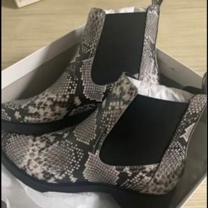 Treasure and Bond Chelsea boots